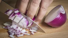 Det största misstaget när du steker lök – därför blir den inte gyllene: Vad gör alla fel?